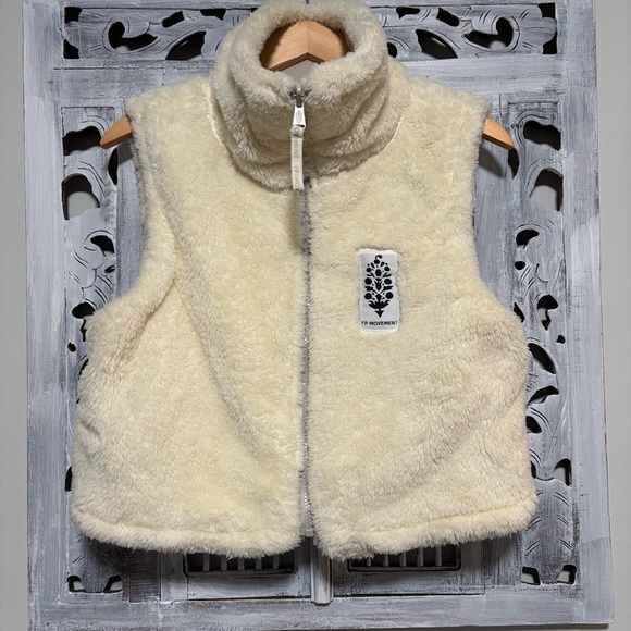 Free People Slope Seeker Ivory Faux Fur Sherpa Reversible Vest NWT - Picture 11 of 14